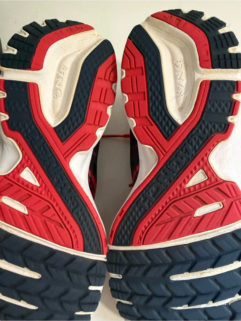 Brooks launch 3 Women size 7.5 Running Shoes - Navy with Red/Pink Accents